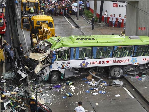 Bus Jatuh dari Jalan Tol