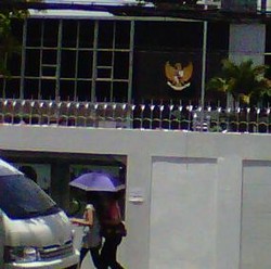 Orang Indonesia Gila Belanja, Terlihat dari Letak Kedutaan