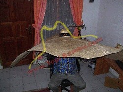 Wow! Topi Bambu Raksasa Dibuat di Tangerang