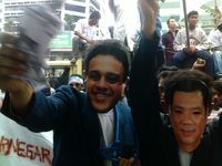 Nazaruddin Bagi-bagi Uang di Depan KPK