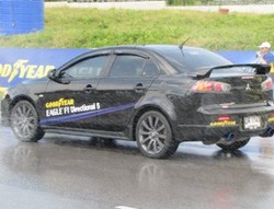 Mencengkeram Sirkuit dengan Ban Goodyear Directional 5