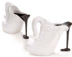 Wow, Ada Sepatu Unik Bentuk Teko