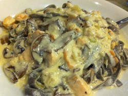 Gurih-gurih Yummy Salmon Cream Black Tagiatelle