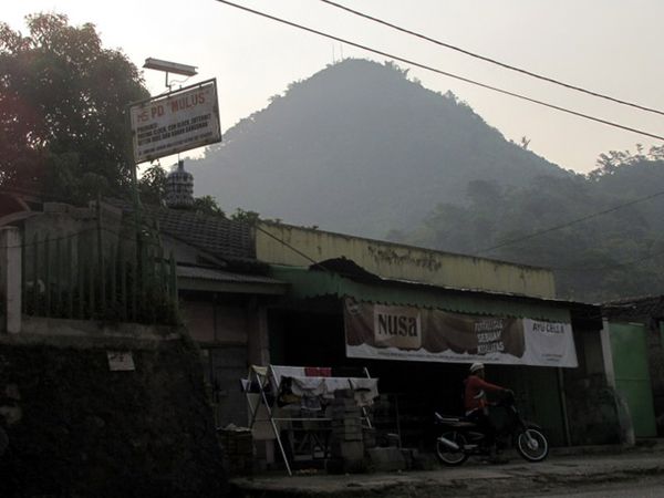 Inidia Gunung Lalakon