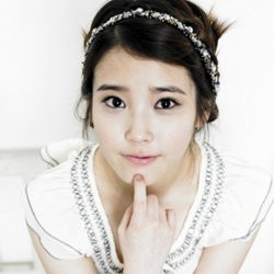 IU Bantah Rumor Kuliah Lewat Jalur Khusus