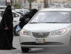 Senator AS Minta Larangan Mengemudi Bagi Wanita di Arab Dicabut