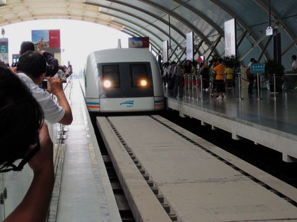 Nyamannya Kereta Tercepat di Dunia