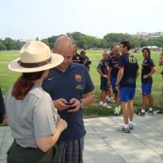 Latihan di Dekat Gedung Putih, Barca Diusir