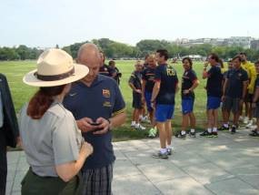 Latihan di Dekat Gedung Putih, Barca Diusir