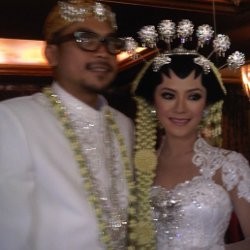 Enno Lerian & Suami Akan Bulan Madu Usai Lebaran