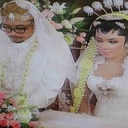 Enno Lerian Dinikahi dengan Mas Kawin 17 Gram Emas