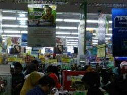 Menjelang Puasa, Mal & Supermarket Dipadati Pengunjung
