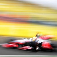 Masalah Radio Buyarkan Kemenangan Hamilton