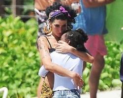 Sebelum Tewas, Amy Winehouse Berencana Adopsi Anak
