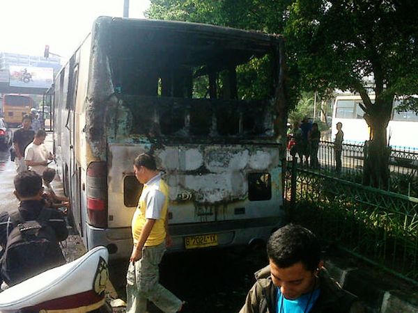 Bus TransJ Terbakar di Daan Mogot