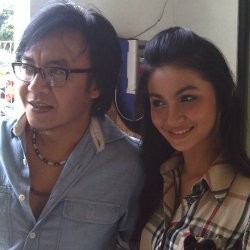 Tak Mau Sendiri, Ari Lasso Gaet ABG 15 Tahun