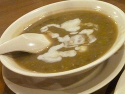 Lembut Hangat, Bubur Kacang Hijau Plus Wedang Ronde