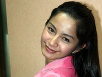 Kirana Larasati Tetap Segar & Cantik