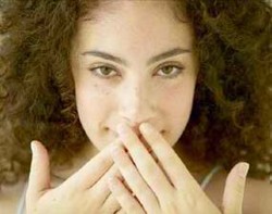 Mulut Kering Picu Bau Mulut Saat Puasa