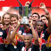 Imbangi Arsenal, Red Bull Menangi Emirates Cup