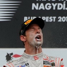 Button: Red Bull Sedang Khawatir