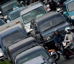 Polisi Kurang Kerjaan Batasi Kendaraan dengan Sistem Warna di Jalan Protokol