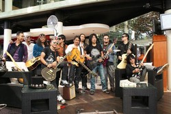 Sembilan Gitaris Terkemuka Syuting Video bagi Gerakan 1000 Gitar untuk Anak Indonesia