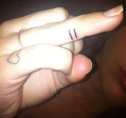 Miley Cyrus Membuat Tato Baru Yang Mendukung Kaum Homoseksual