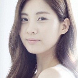 6 Idola KPop yang Bersinar di Panggung dan Sekolah