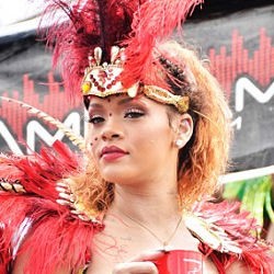 Ikut Karnaval, Rihanna Tampil Sangat Seksi