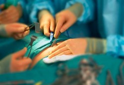 Putus Asa, Pria Potong Hernia Sendiri dengan Pisau Mentega