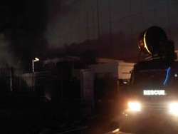 Api di Lantai Dasar Emporium Pluit Membesar, Sejumlah Mobil Terjebak