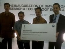 BMW Kucurkan Rp 350 Juta untuk 5 Mahasiswa UI
