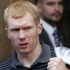 Ketika Scholes Beraksi dengan Sepatu Putranya