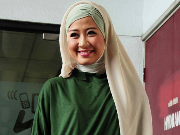 Astrid Cantik Berjilbab