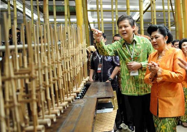 Ibu Ani Buka Pameran Kridaya 