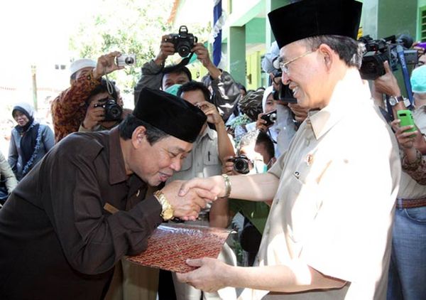 Siswa Tak Mampu Terima Beasiswa dari Menag