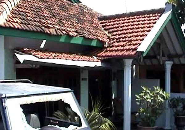 Rumah Anggota TNI Dirusak Massa