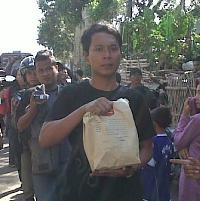 Paket Mencurigakan Ternyata Berisi Kancing Logam