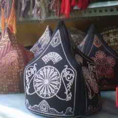 Songkok Bang Mahdit Jadi Trend Pria Muslim