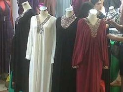 Gamis Syahrini & Puput Melati Jadi Buruan di Tanah Abang