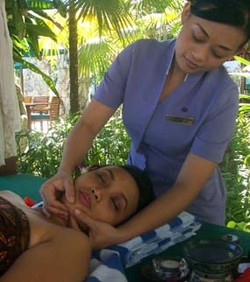 Tampil Cantik Selama Puasa Dengan Totok Wajah