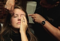 Benarkah Hilangkan Bulu dengan Benang Bahaya Bagi Kesehatan?