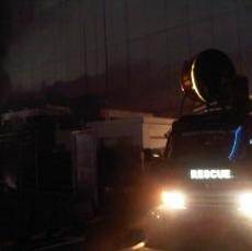 Petugas Damkar Dinginkan Emporium Pluit yang Terbakar Semalam