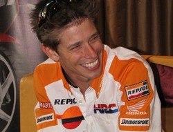 Stoner: Untuk Juara, Tak Cukup Konsistensi Saja