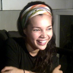 Titi DJ Cerai, Dewi Sandra Geleng-geleng