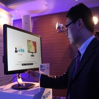 Philips Buat Monitor Cerdas Berteknologi ErgoSensor