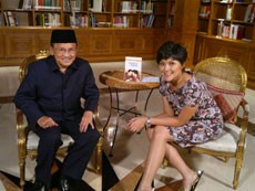 Meninggalnya Ayah, Cobaan Pertama Lucy Wiryono Setelah Mualaf