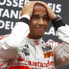 Hamilton Tak Tutup Peluang Gabung Ferrari