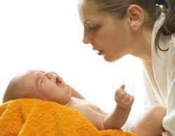 10 Penyebab Bayi Menangis & Cara Mengatasinya